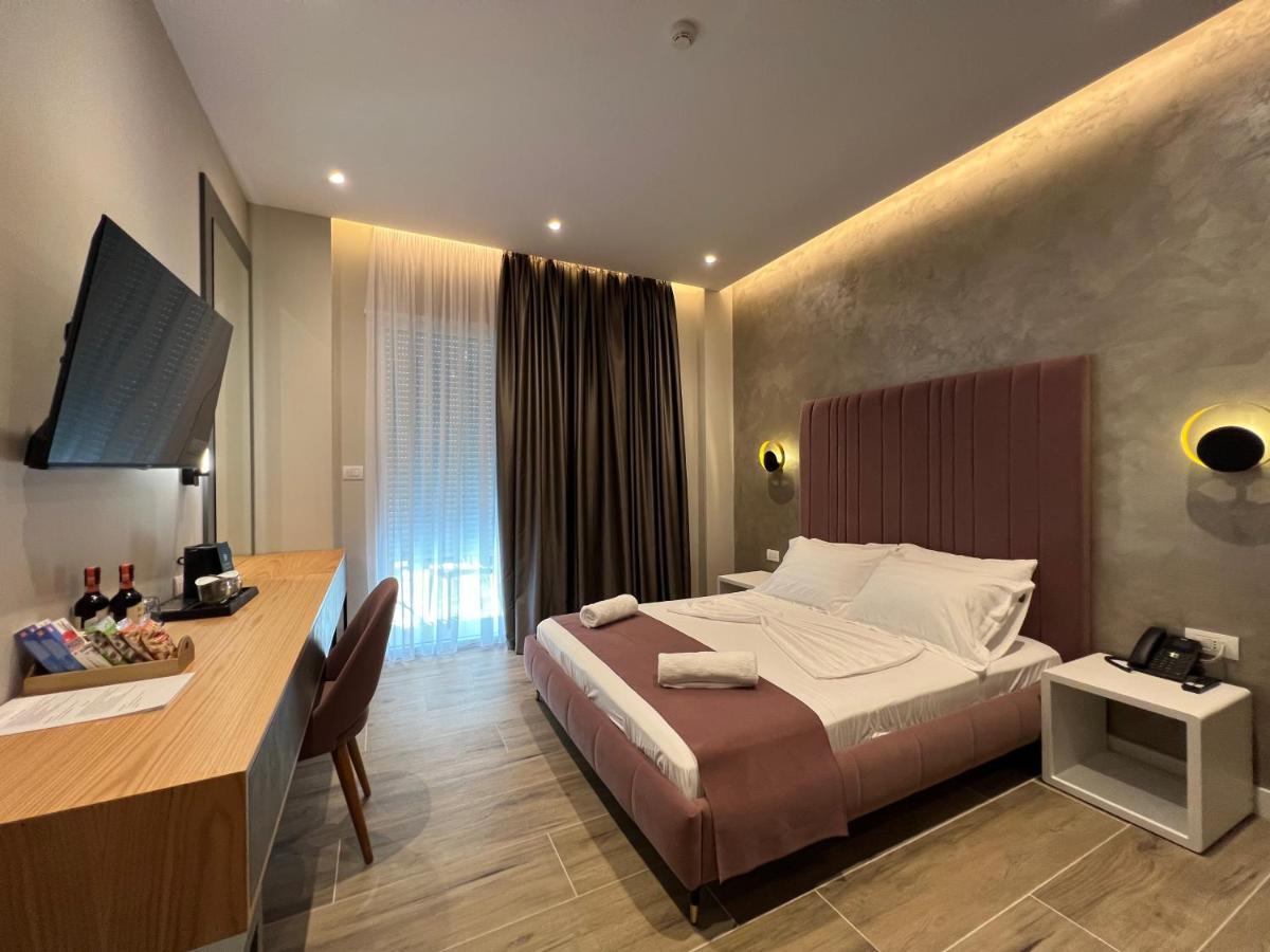 Domus Hotel & Apartments Shëngjin Exteriör bild